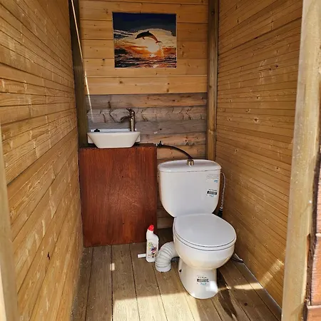 Sleeps 2 With Enclosed Garden بيت للعطل تافيرا