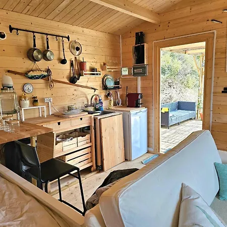 Sleeps 2 With Enclosed Garden *