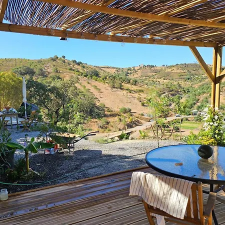 Sleeps 2 With Enclosed Garden بيت للعطل