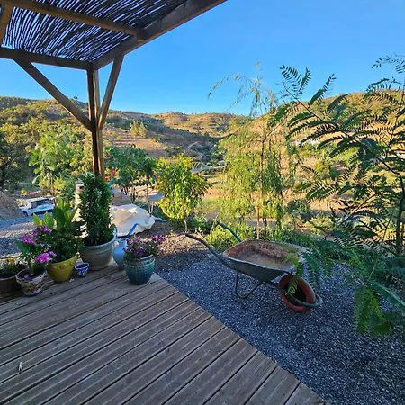 Sleeps 2 With Enclosed Garden بيت للعطل تافيرا