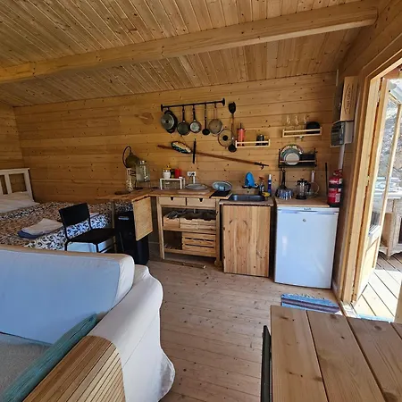 Sleeps 2 With Enclosed Garden *